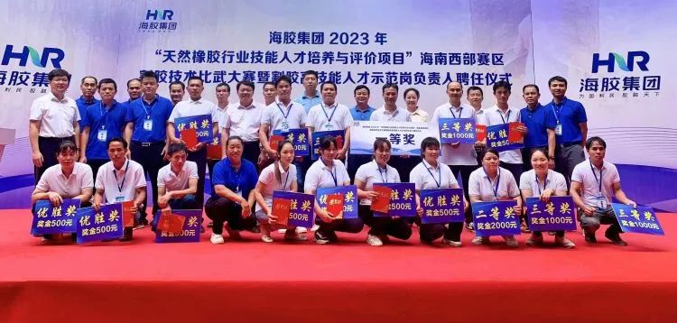 获奖合影。。。。。。.jpg