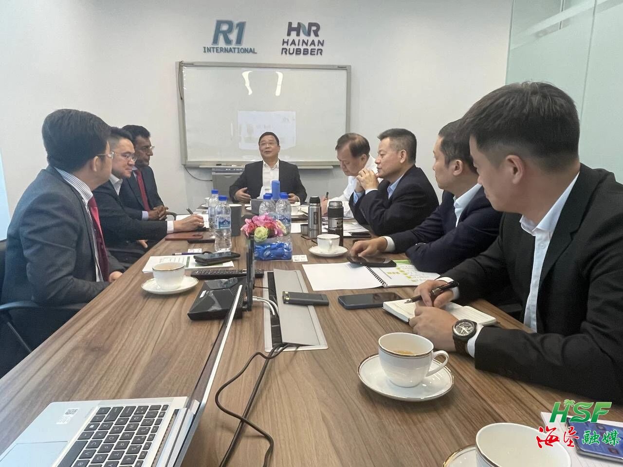 包洪文一行与R1公司座谈交流。。。。。。