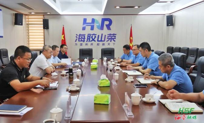 艾轶伦在海南橡胶山荣分公司座谈。。。。。。